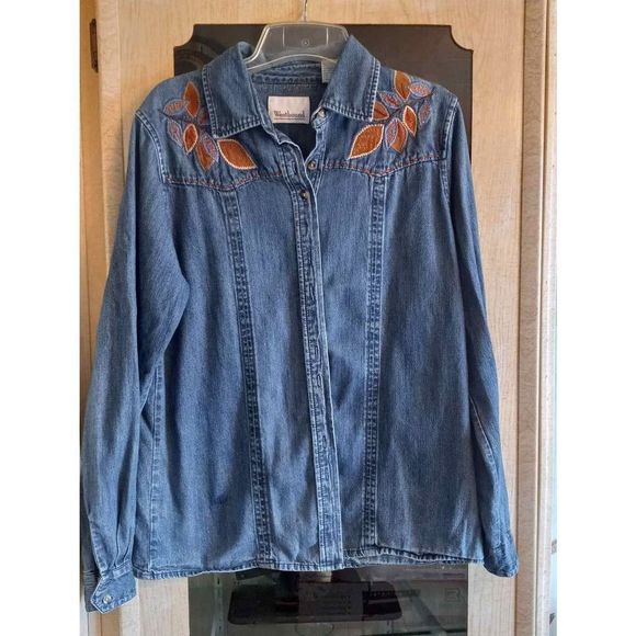 Westbound Embroidered Blue Denim Button Front Long Sleeve Shirt Size Medium - Picture 1 of 6